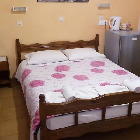 克里斯蒂娜膳食公寓酒店 卡特瑞杜斯