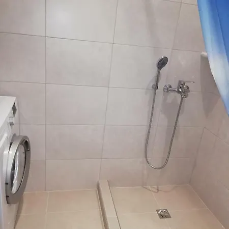 克里斯蒂娜膳食公寓酒店 *