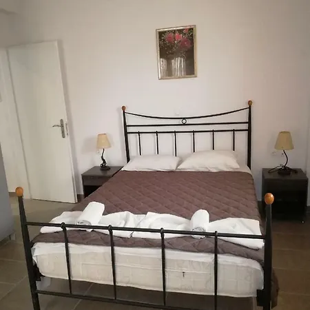 克里斯蒂娜膳食公寓酒店 卡特瑞杜斯