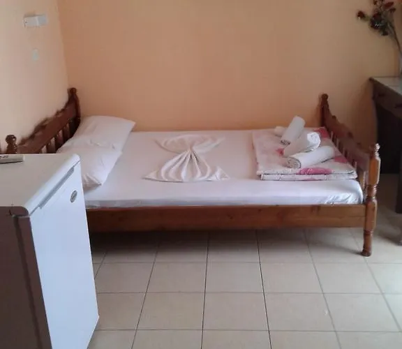 Christina Daire Karterados (Santorini)