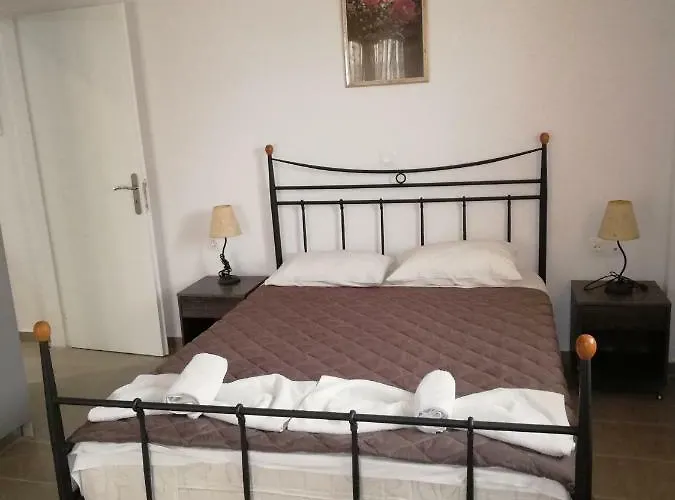 Christina Karterados (Santorini)