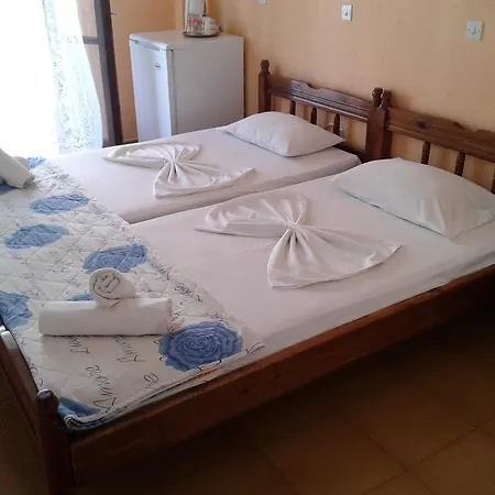 Christina كارتيرادوس